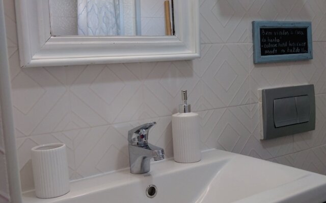 Charming 2-bed House in Sesimbra