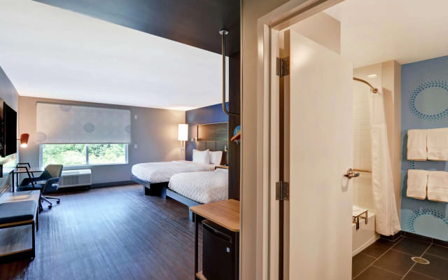 Tru by Hilton Middletown