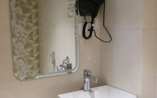 Hotel Gulmohar Plaza By Auroville Ent
