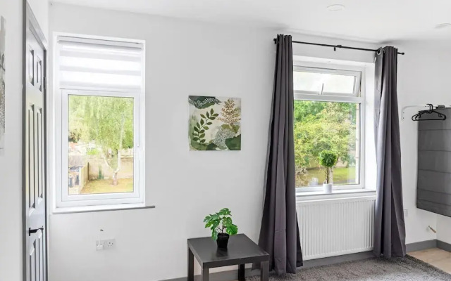 3br-sleeps8-parking-wifi-closestation