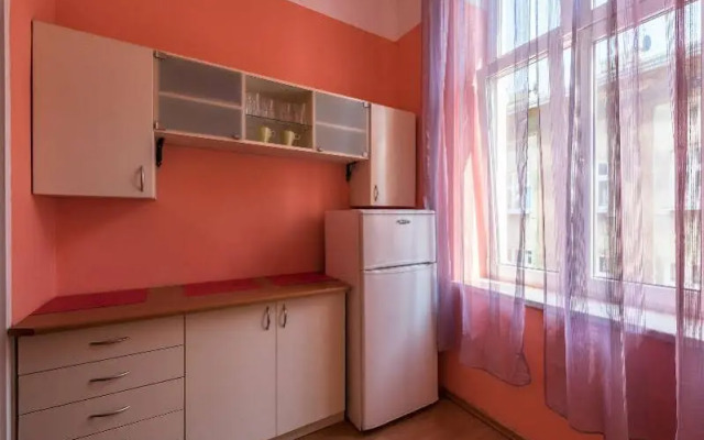 Queen Apartments