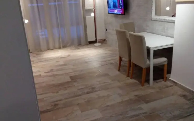 Center Apartment With Private Yard D11