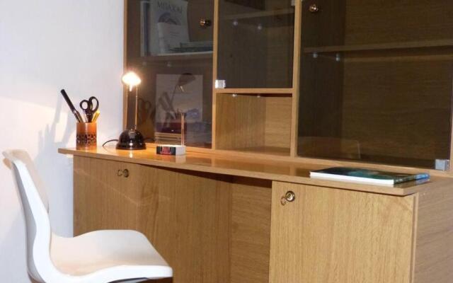 Central Bright Comfortable Studio