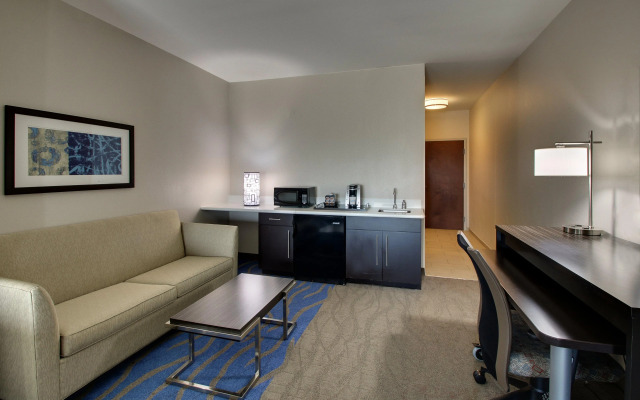 Holiday Inn Express & Suites Lancaster East - Strasburg by IHG