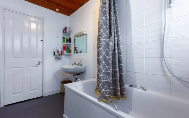 Whitman House - Deluxe Guest Room 2