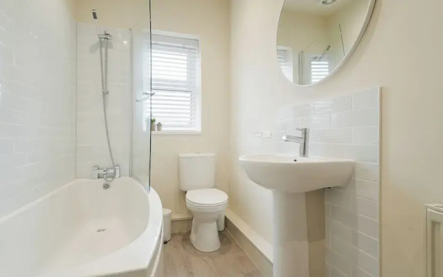 Crookes Gem with Garden & Alpacas Nearby