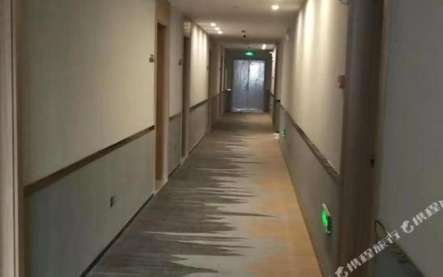 Elong Wanguo Hotel (Nanchang Railway Station Bayi Square)