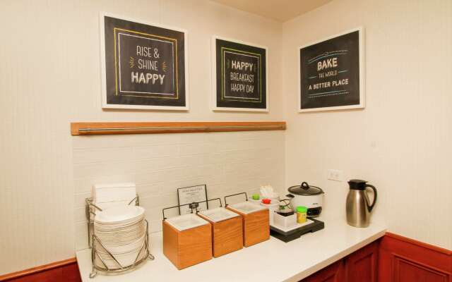 Hampton Inn Commerce Novi