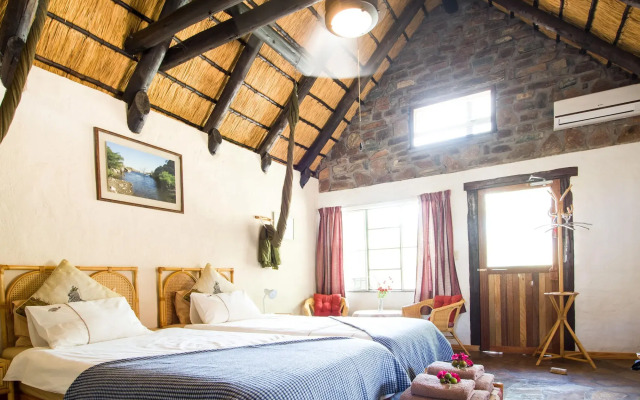 Etusis Lodge