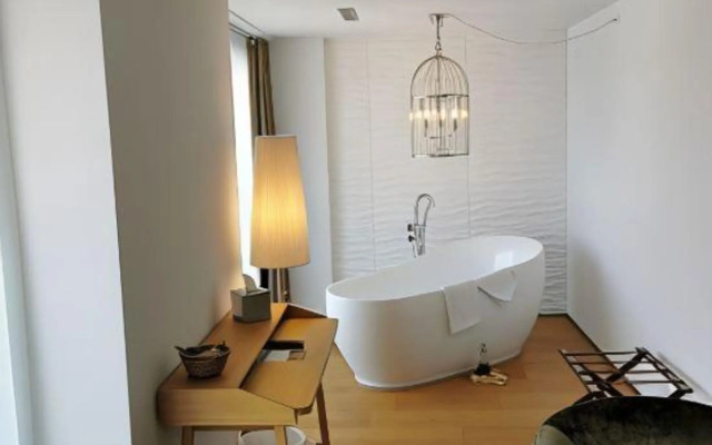 Hotel AVA