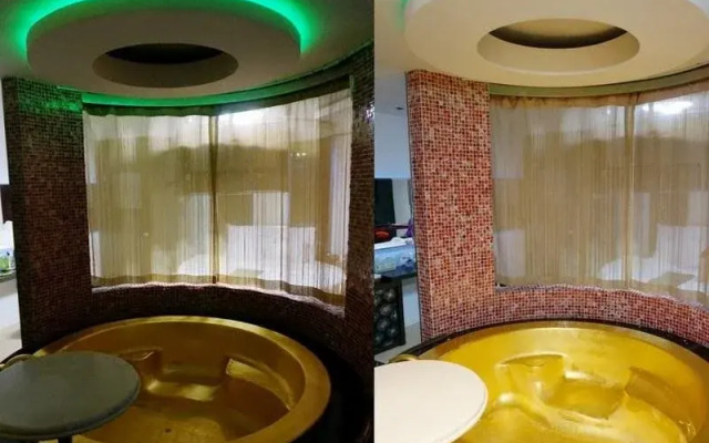 Pi Tourist Hotel