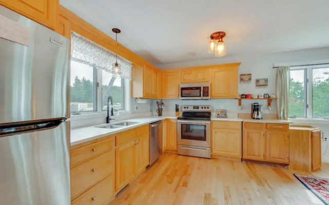 Mtn Views, On-site Trails! Spacious Bartlett Home