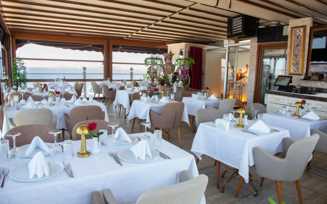 Nayla Palace Hotel