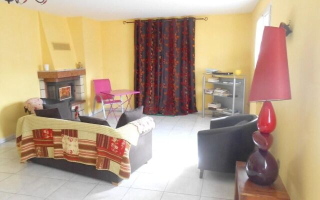 House with 8 Bedrooms in Villeurbanne, with Wifi
