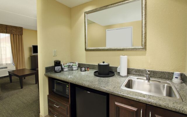 Hampton Inn & Suites Alexandria