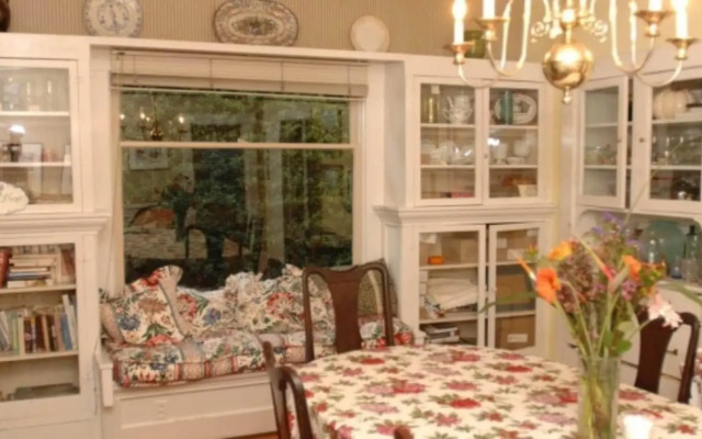 Secret Garden Inn and Cottages