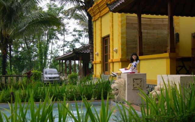 Raffles Holiday Hotel