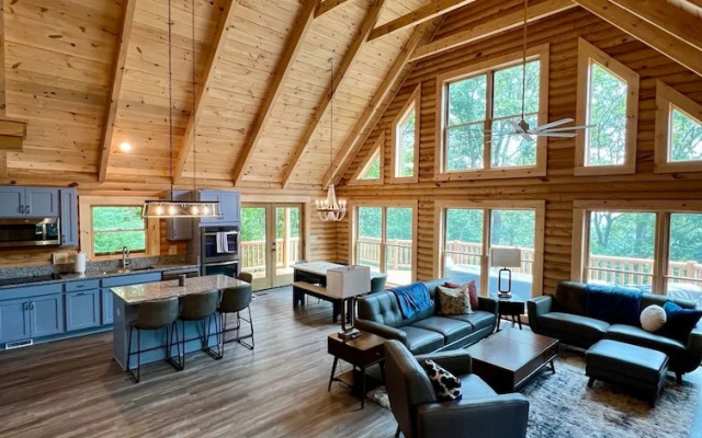 Wintergreen Chesnut Hot-tub Arcade Fireplace