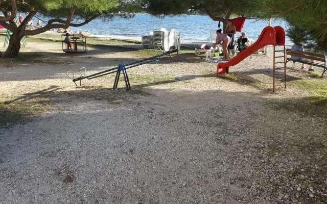 Eddie - Great Location & Comfor - A4