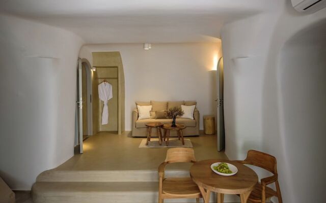 Oia Treasures Art Suites