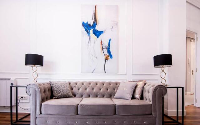 LA PLAZA Luxury Apartment (City Center)