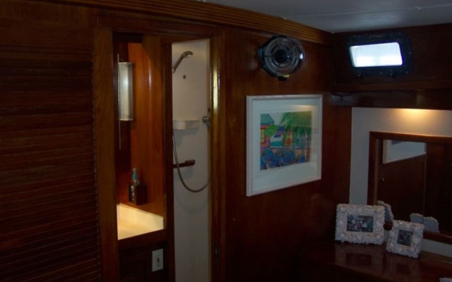 Dream Lover Boat and Breakfast