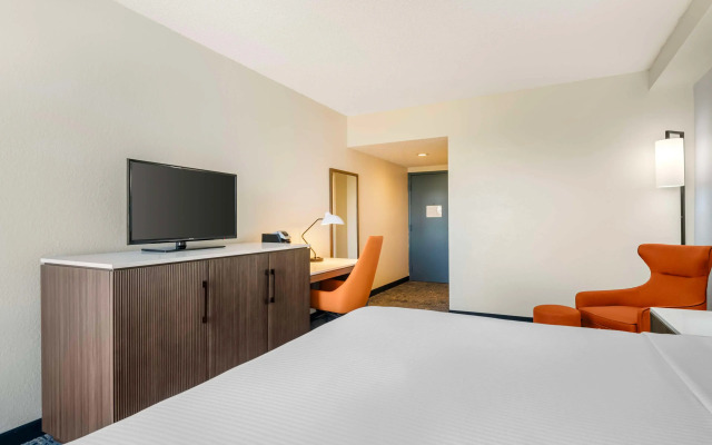 Best Western Plus Universal Inn
