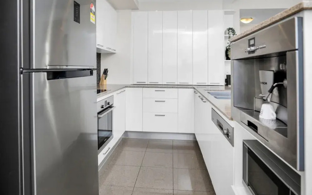 City Centre Apartment with Mountain View