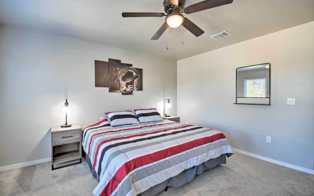 Bright Amarillo Townhome Near Parks & Town!
