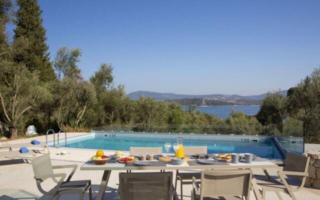 Villas Harriet - With Sea View and Near the sea