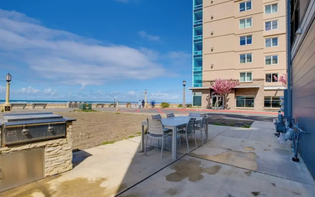 Seaside Vacation Rental: Walk to Beach & Downtown!