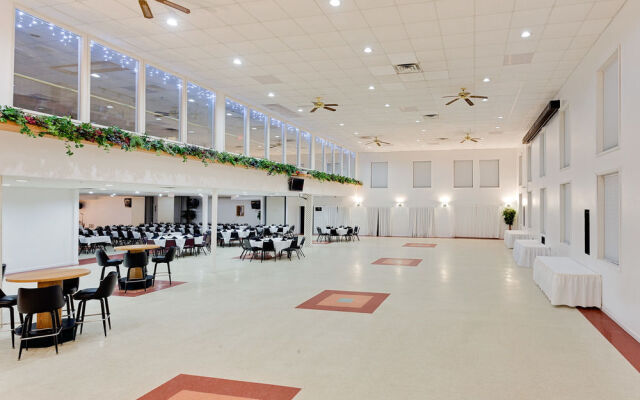 Ramada Richland Center