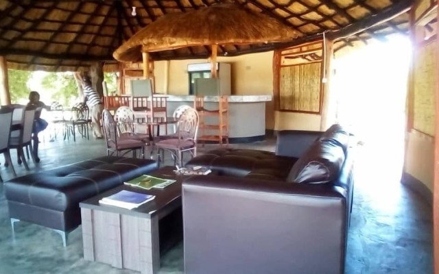 Mophy  Budget  Safari  Lagoon  Camp