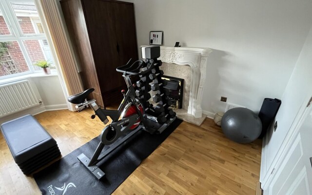 5 Bedroom, 4 Bathroom, Gym, Playroom, Country Home