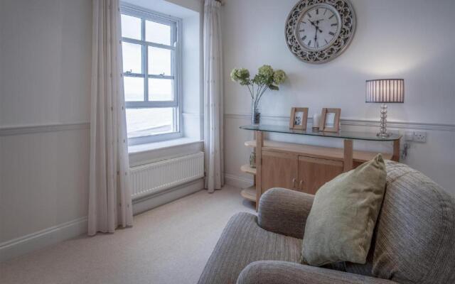 South Beach View - 2 Bedroom Apartment - Tenby