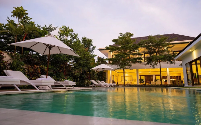 Villa Istana Putih by Maheswara