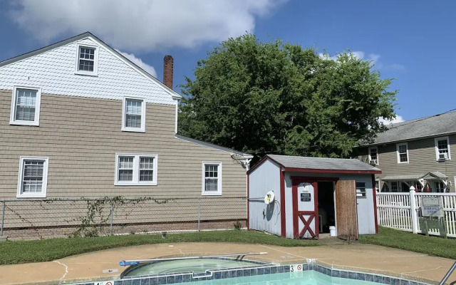 MacThrift Motor Inn