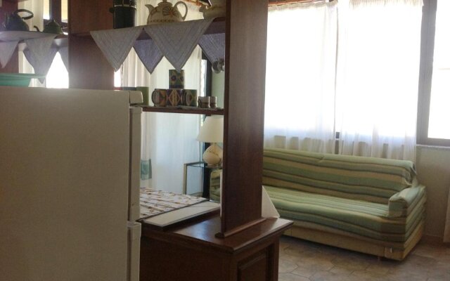 Apartment With one Bedroom in Moneta, With Furnished Balcony - 600 m F