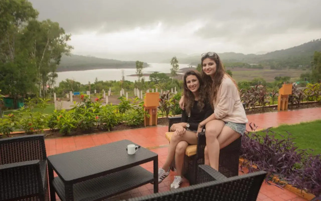 Residency Lake Resort & Spa