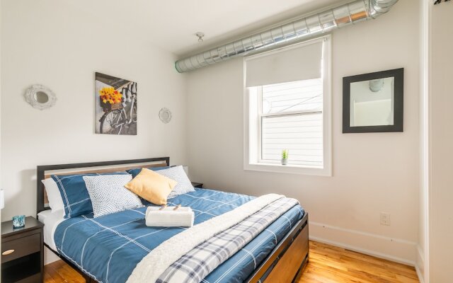 Stylish and Upscale 2BR Loft - Near Queen Street