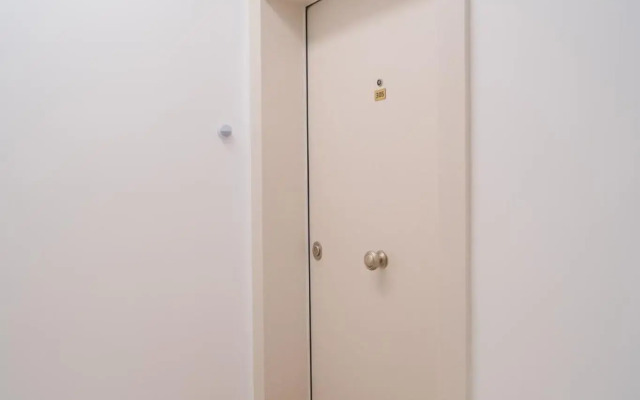 Central 1BR - city view + large balcony + Netflix