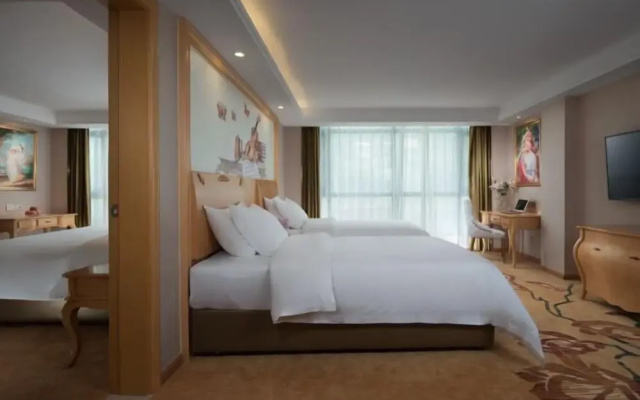 Vienna Hotel (Yizhou Sankeshu)