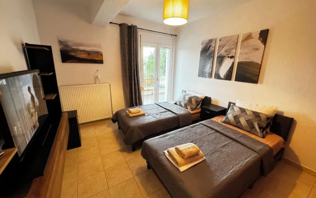 Skiathos Center Stylish 2 Bd w Balcony