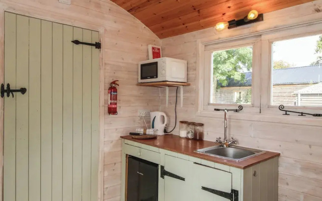 Aston - Shepherd Hut