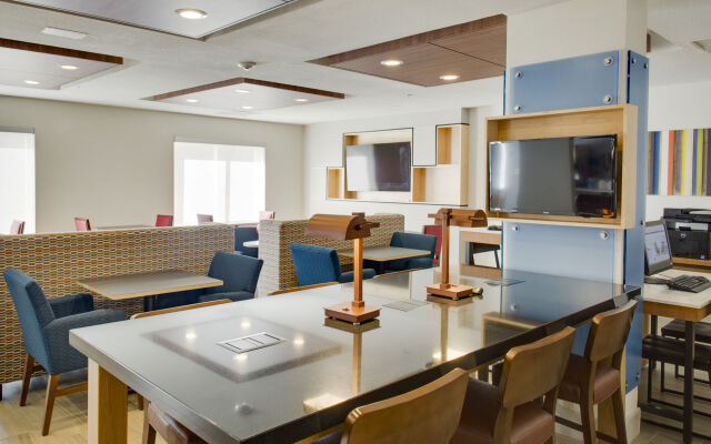 Holiday Inn Express & Suites Chickasha by IHG