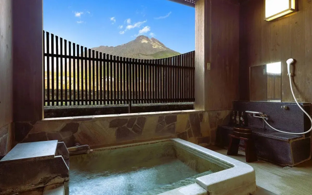 Yufuin Onsen Iyashi no Sato Kanputei