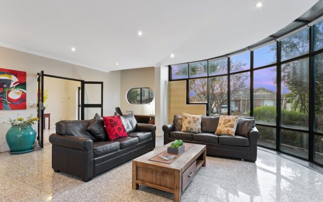 Villa De Marseilles - Melbourne