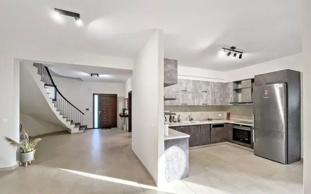 Luxury Rental Villa for 14 People