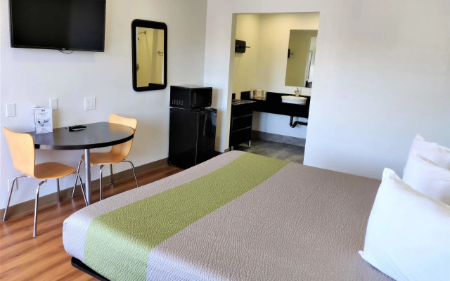 Motel 6 Fresno, CA - Yosemite Hwy