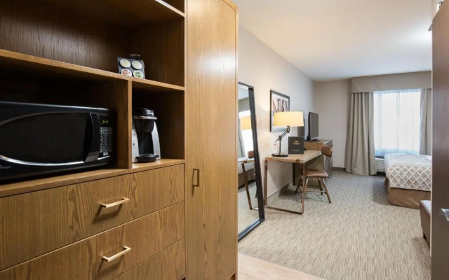 Pomeroy Inn & Suites Prince George